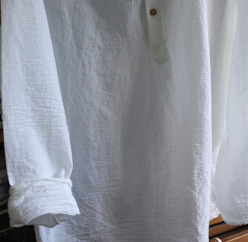 Cămașă unisex cu mâneci largi. Cămașă fină de vară, din țesătură naturală de bumbac topit.