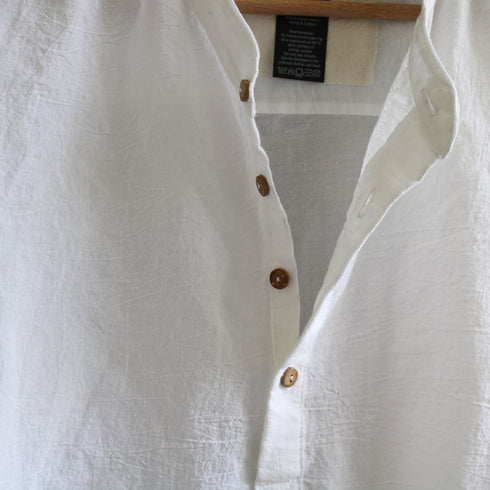 Cămașă unisex cu mâneci largi. Cămașă fină de vară, din țesătură naturală de bumbac topit.