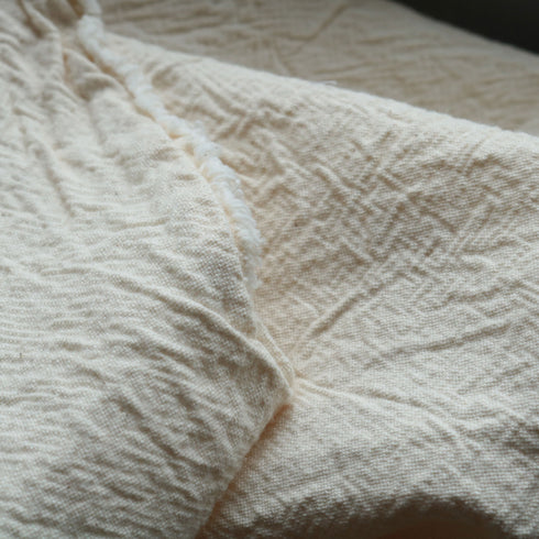 Draperii din bumbac fiert, semi-transparente și cu aspect creponat - zoom pe panza