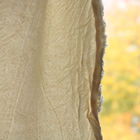 Draperii din bumbac fiert, semi-transparente și cu aspect creponat - detaliu de finisare