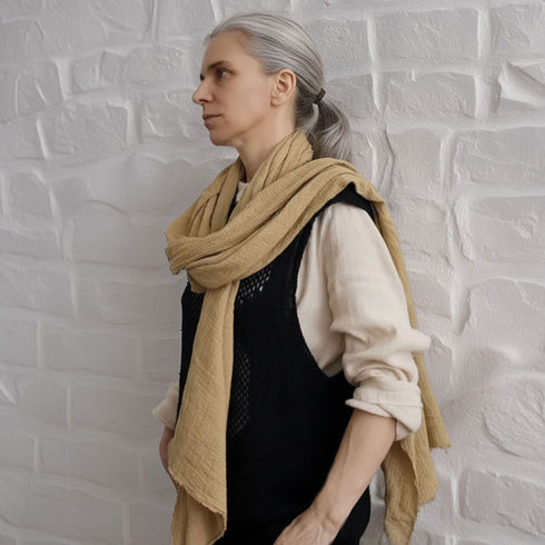 Șal din pânză topită de bumbac 100% cu textură creponată și volum bogat în nuanțe de bej Foxenia