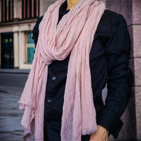 Esarfa din bumbac fiert textura creponata sal moale pink accesoriu boho Foxenia