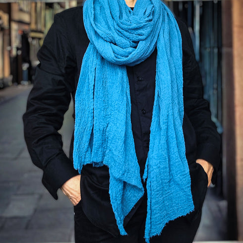 Esarfa din bumbac fiert textura creponata sal moale albastru intens accesoriu boho Foxenia