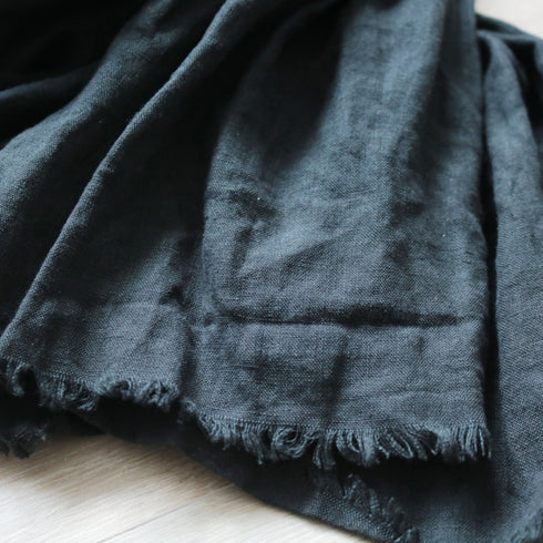 Esarfa din in creponat disponibila in culori organice Grafit - Foxenia