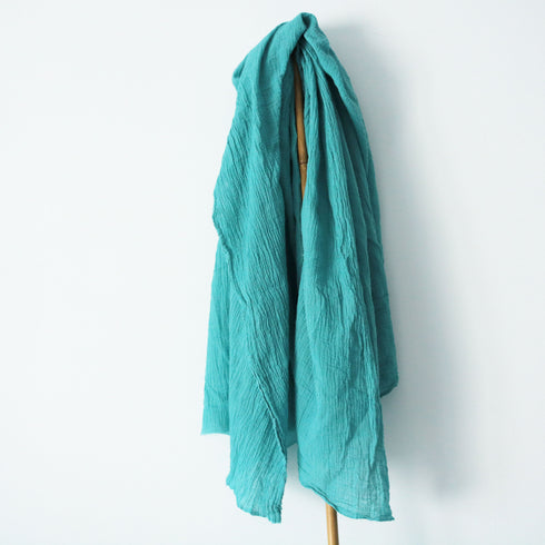 Șal din pânză topită de bumbac 100% cu textură creponată și volum bogat în nuanțe pastelate Foxenia