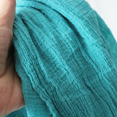 Șal din pânză topită de bumbac 100% cu textură creponată și volum bogat în nuanțe pastelate Foxenia