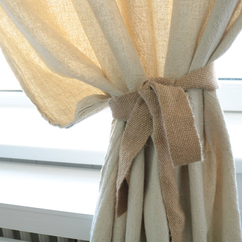 Draperii rustice din in 60% si bumbac 40% culoare naturala nealbita cu aspect medieval Foxenia