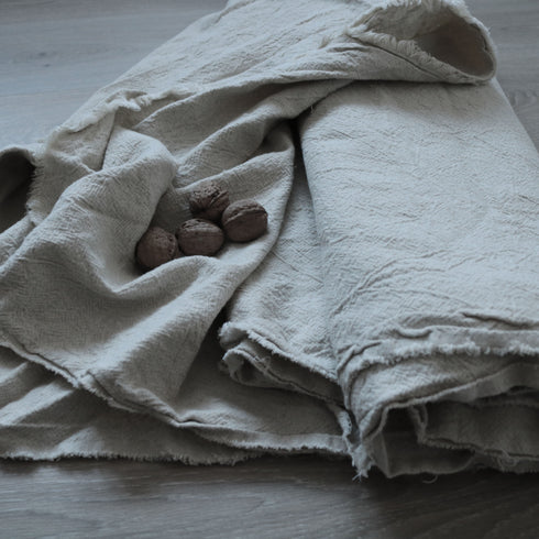 Detaliu de tesatura densa Ralu din amestec de in si bumbac cu aspect rustic-modern si textura vizibila Foxenia