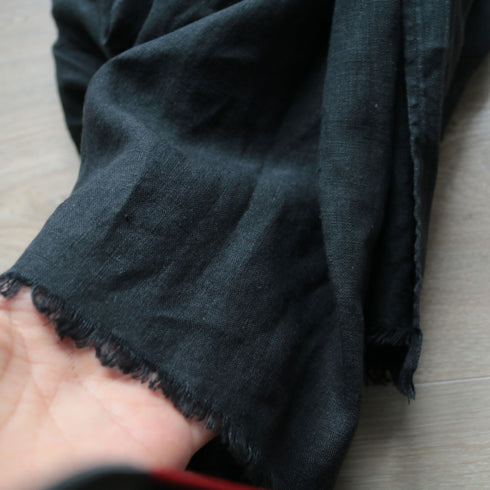 Esarfa din in creponat disponibila in culori organice, coloare grafit - Foxenia