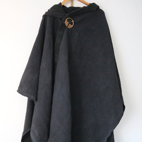 Pelerina Medievală Unisex din In și Bumbac: Eleganță Autentică și Mister