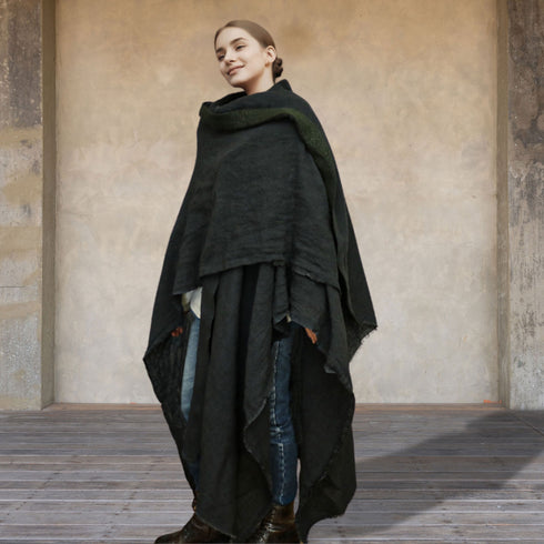Pelerina medievala tip poncho cu gluga din canepa si bumbac maro pamantiu stil Jedi Foxenia - ansamblu