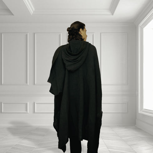 Poncho din canepa vopsita negru cu gluga by Foxenia
