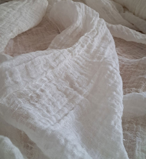 Panza topita din in culoarea ivory cu textura creponata si transparenta diafana Foxenia
