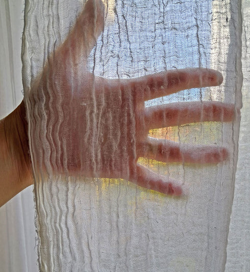 Panza topita din in culoarea ivory cu textura creponata si transparenta diafana Foxenia