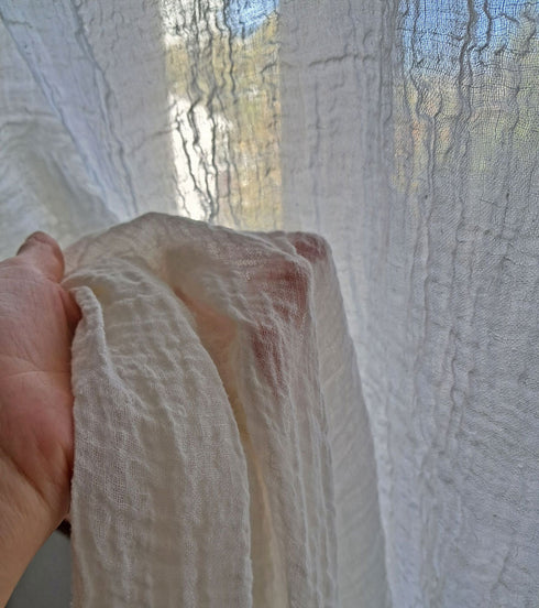 Panza topita din in culoarea ivory cu textura creponata si transparenta diafana Foxenia