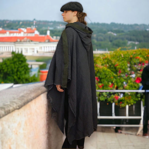 Pelerina medievala tip poncho cu gluga din canepa si bumbac maro pamantiu stil Jedi Foxenia - ansamblu