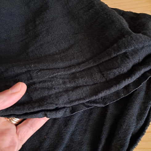 Pelerina medievala tip poncho cu gluga din canepa si bumbac maro pamantiu stil Jedi Foxenia - detaliu de capăt